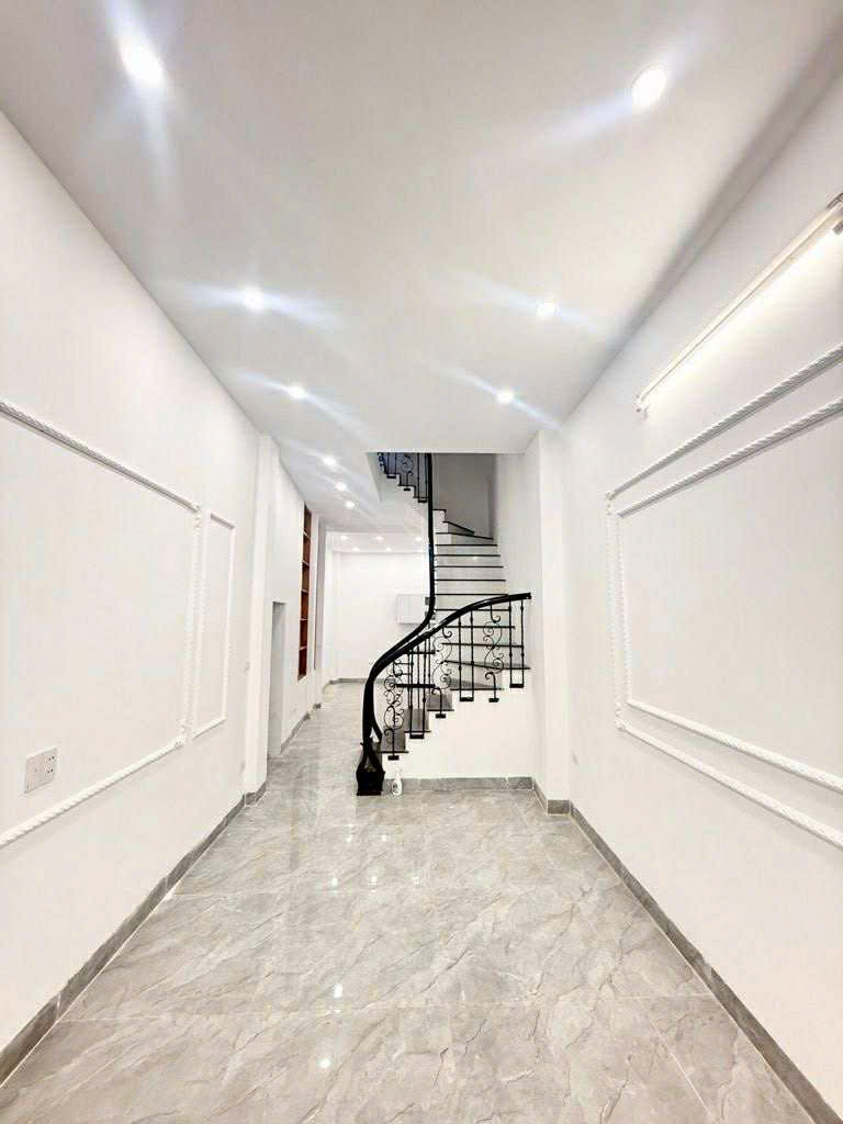 Bán nhà Hoàng Mai 48m 4 tầng giá 8.8 tỷ